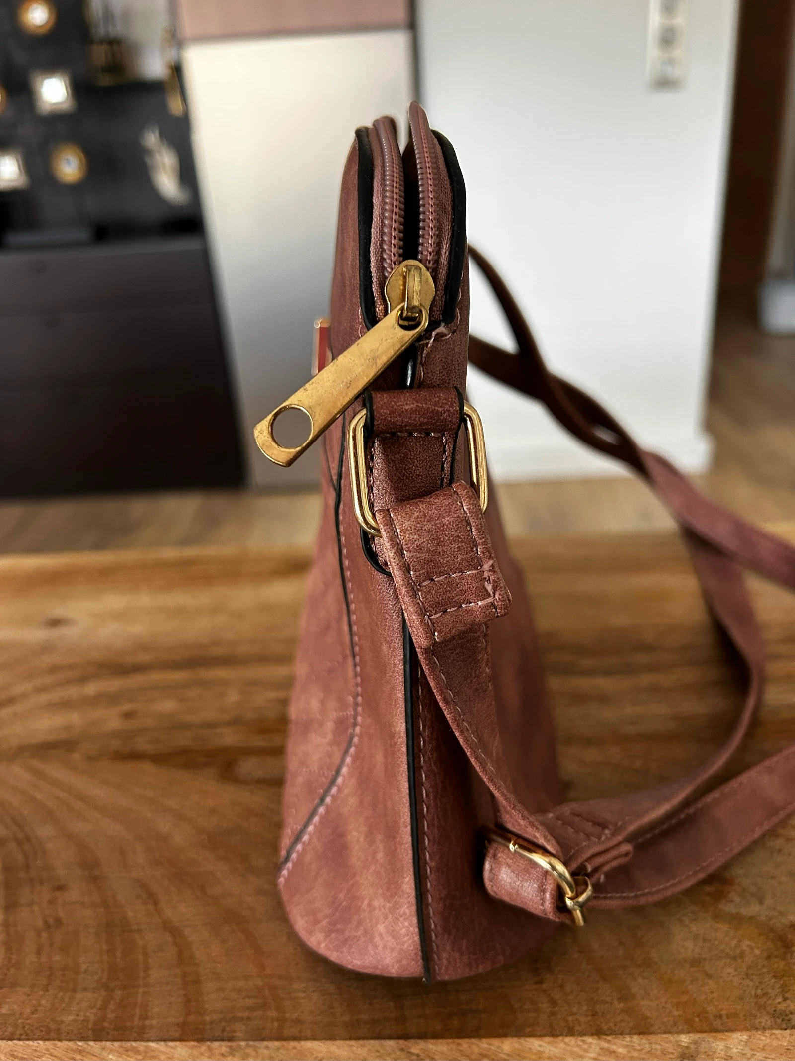 Copper Pink Distressed Leather Shoulder Bag – New Condition – photo 5